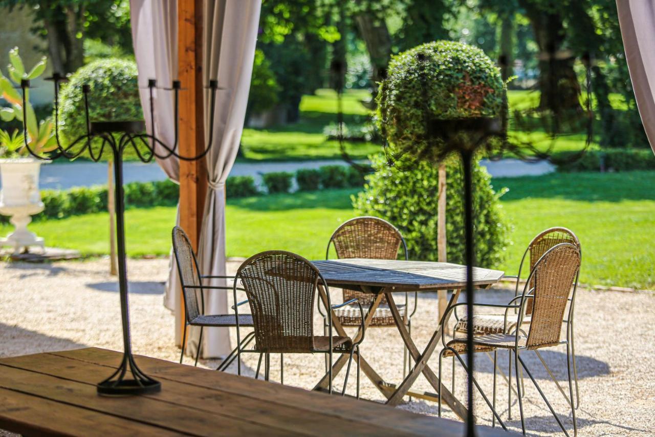 ホテル Le Manoir Du Thouron Saint-Sulpice  エクステリア 写真