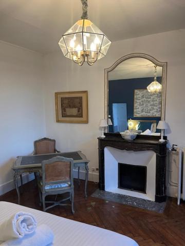 ホテル Le Manoir Du Thouron Saint-Sulpice  エクステリア 写真