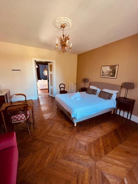 ホテル Le Manoir Du Thouron Saint-Sulpice  エクステリア 写真
