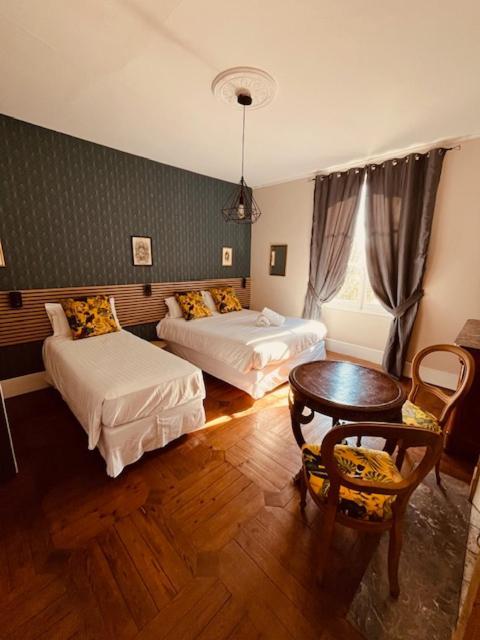 ホテル Le Manoir Du Thouron Saint-Sulpice  エクステリア 写真