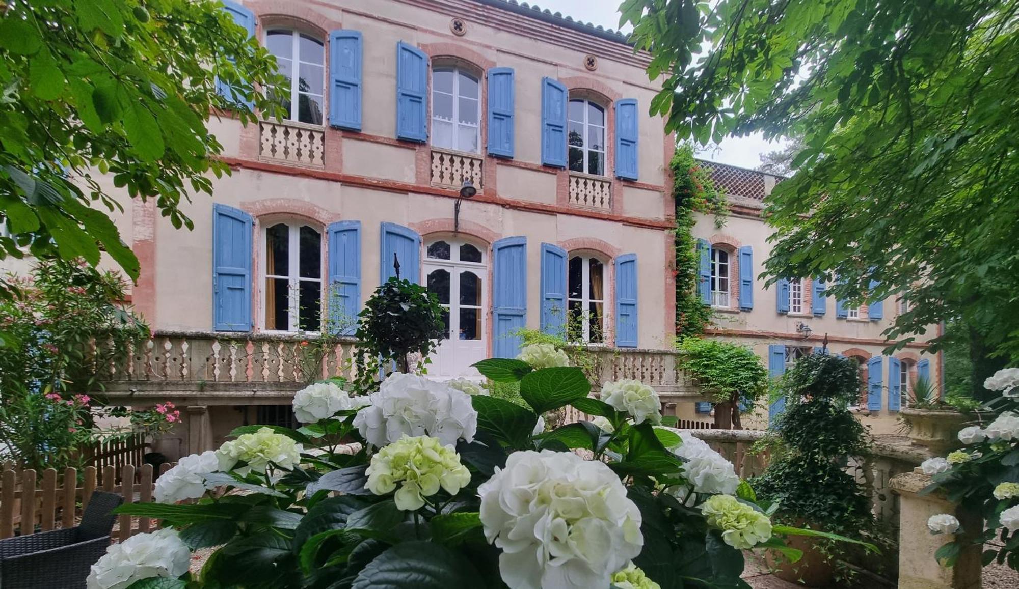 ホテル Le Manoir Du Thouron Saint-Sulpice  エクステリア 写真