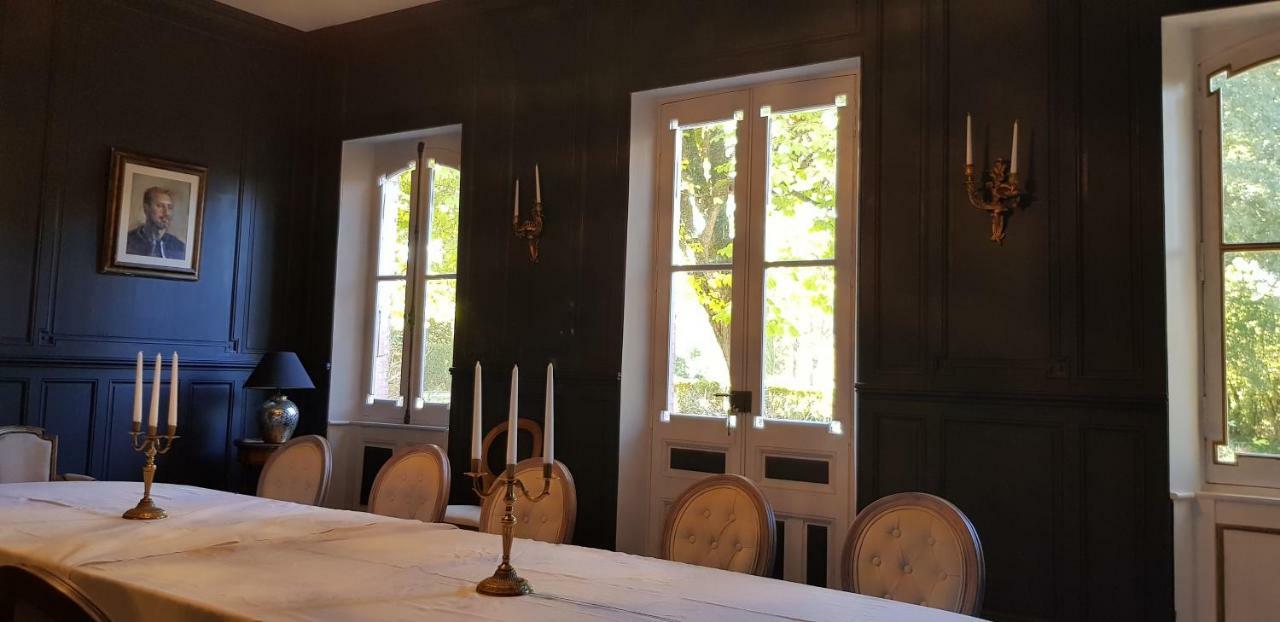 ホテル Le Manoir Du Thouron Saint-Sulpice  エクステリア 写真