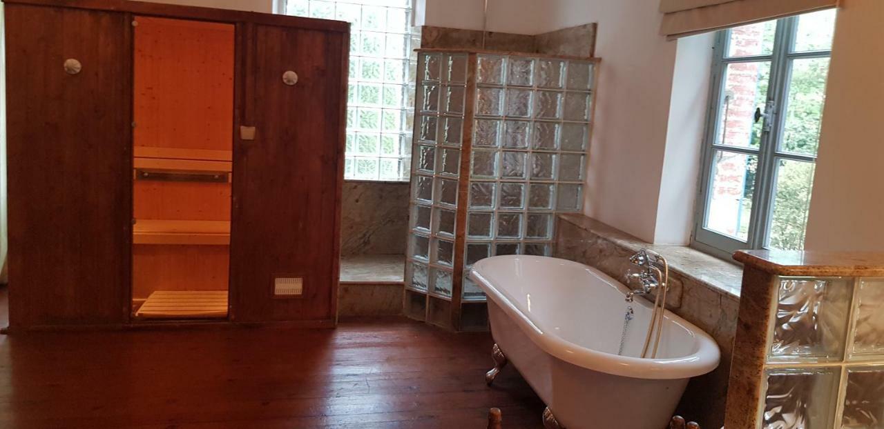 ホテル Le Manoir Du Thouron Saint-Sulpice  エクステリア 写真